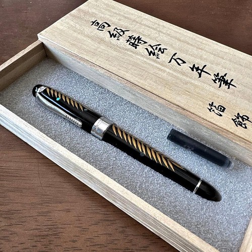 Penna stilografica tono oro